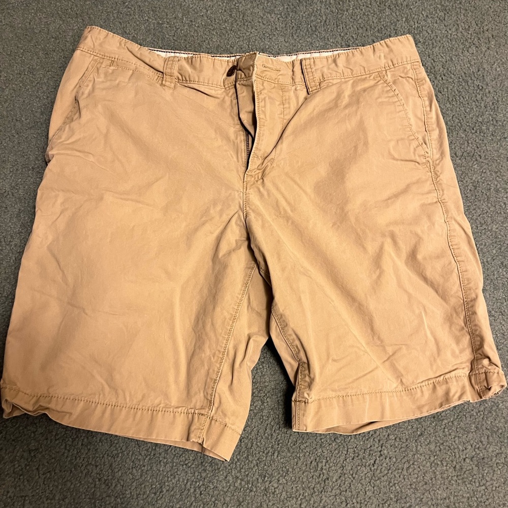 Mens Sonoma khaki shorts.